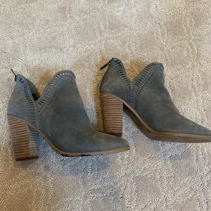 EUC Vince Camuto bootie